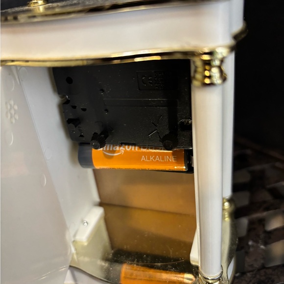 Gold and White Vintage Style Table Clock - Picture 6 of 12